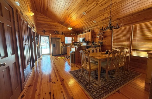 Mill Spring Cottage | Charming Lakefront Mountain Cabin