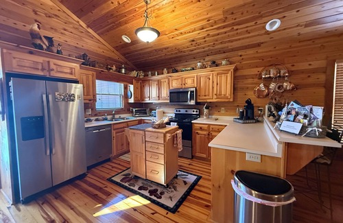 Mill Spring Cottage | Charming Lakefront Mountain Cabin