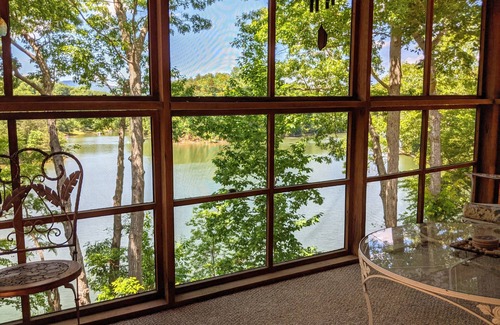 Mill Spring Cottage | Charming Lakefront Mountain Cabin