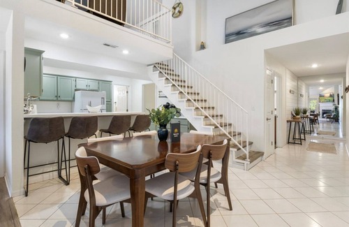 Osage Beach Condo | Charming lakefront condo with pool, patio & washer/dryer - dog-friendly