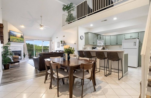 Osage Beach Condo | Charming lakefront condo with pool, patio & washer/dryer - dog-friendly
