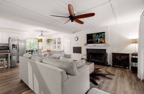 Gainesville House | Charming Lakehouse/w boat dock and heated pool