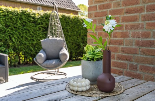 Ewijk Villa | Charming lakeside getaway with modern comfort and stunning water views. Perfect for a peaceful retreat or a romantic escape.