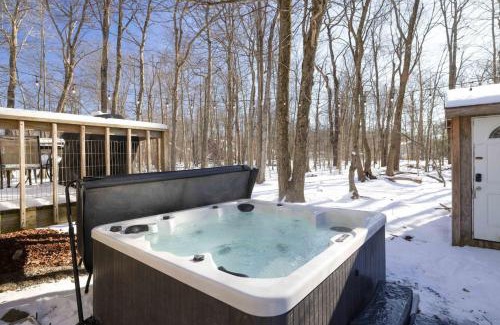 Tobyhanna House | Charming Lakeside Retreat for 10