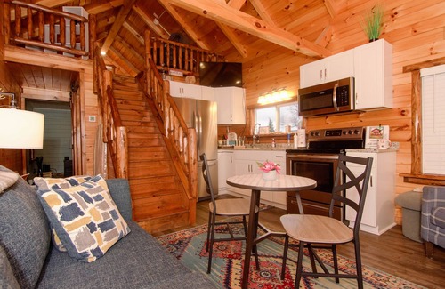 Ashtabula Cabin | Charming Lakeview Cabin Near Geneva-On-The-Lake, The Perfect Getaway!