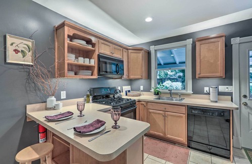 Lambertville House | Charming Lambertville Retreat - 1 Mi to River!