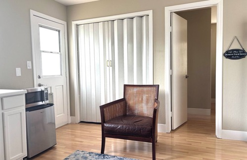 Palo Alto House | Charming Large Quiet 1-bedroom Guest Home in Palo Alto