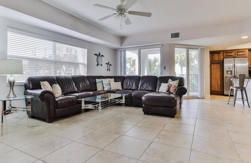 New Smyrna Beach Condo | Charming Large 3 bedroom 2 bath condo in Oceanwalks newest building!