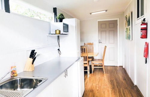 Cessnock House | Charming Little Cottage Entire House Hunter Valley