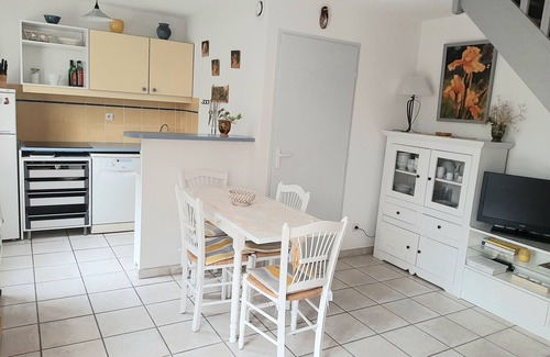Uzes House | Charming little country house in secure residence with swimming pool and parking lot