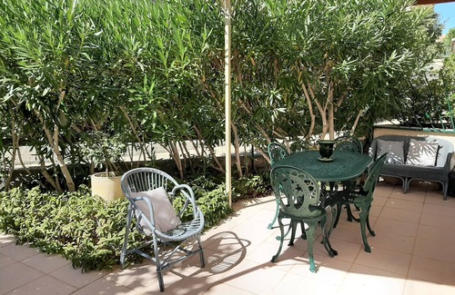 Uzes House | Charming little country house in secure residence with swimming pool and parking lot