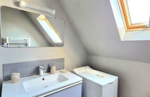 Taden House | Charming little house with pretty terrace