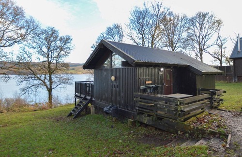 Taynuilt Cabin | Charming loch side log cabin with hot tub & stunning views across loch