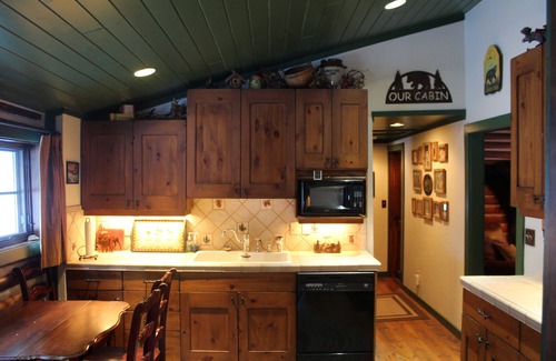 Bozeman House | Charming Log Cabin In Beautiful Cottonwood Canyon, Just Outside of Bozeman