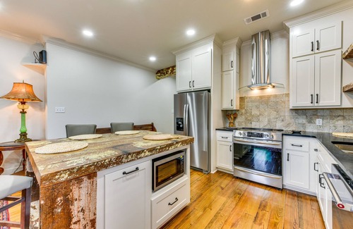 New Roads Apartment | Charming Louisiana Getaway w/Furnished Balcony!