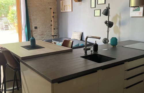 Lalbenque House | Charming Lovela gîte with wood-burning spa