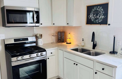 Nederland House | Charming & Luxe Cottage 3 BR 2 BA