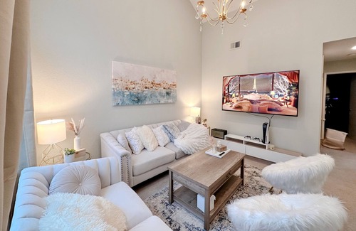 Redwood Shores Condo | Charming Luxury 2BR, Office setting +Free Parking
