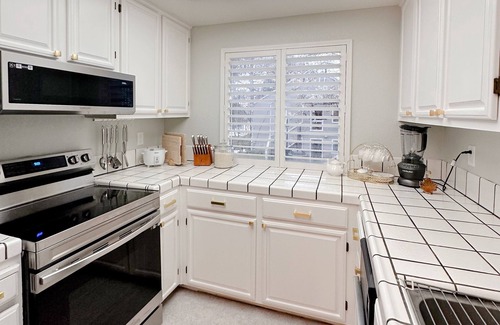 Redwood Shores Condo | Charming Luxury 2BR, Office setting +Free Parking