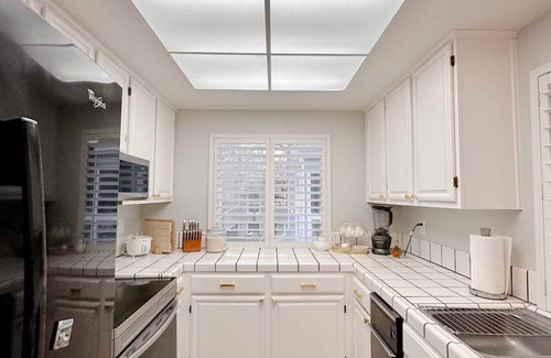 Redwood Shores House | Charming Luxury 2BR w/Monitor & Adjustable desk