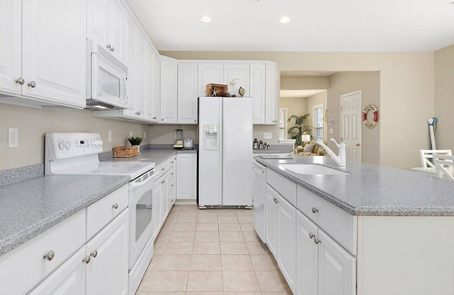 Sunset Island House | Charming luxury 5 Bd townhouse located in the gated community with indoor and outdoor pool, private beach, and free internet