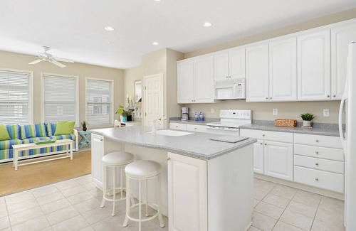 Sunset Island House | Charming luxury 5 Bd townhouse located in the gated community with indoor and outdoor pool, private beach, and free internet