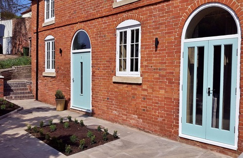 Breedon on the Hill Cottage | Charming mews cottage with modern comfort, No Deposit
