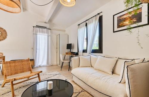 Saint-Barnabe Apartment | Charming maisonette studio