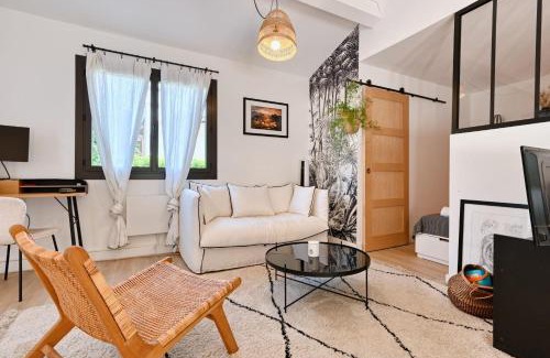 Saint-Barnabe Apartment | Charming maisonette studio
