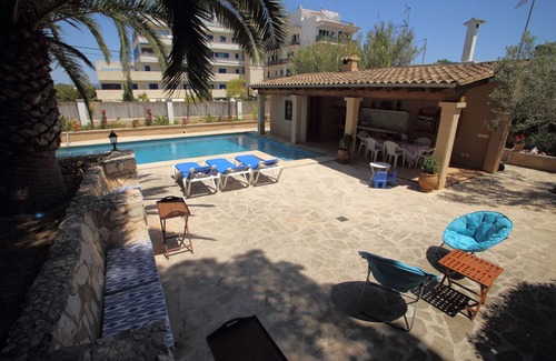 Portocolom Villa | Charming Mallorcan-style chalet with large private pool and barbecue