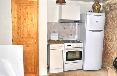 Loches Cottage | Charming Medieval City Gîte: Unique 3-Level Home, Troglodytic Room, WiFi, Near Loire Castles
