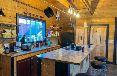 Saanich East Apartment | Charming Melrose Place Suite