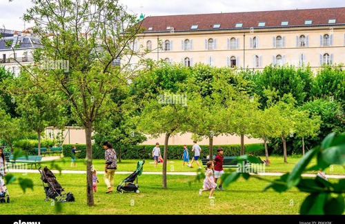 Quartier de l'Ecole-Militaire House | Charming Mews House near Rodin Museum - 4 to 5 bdrs - 3bthrs- 3 floors