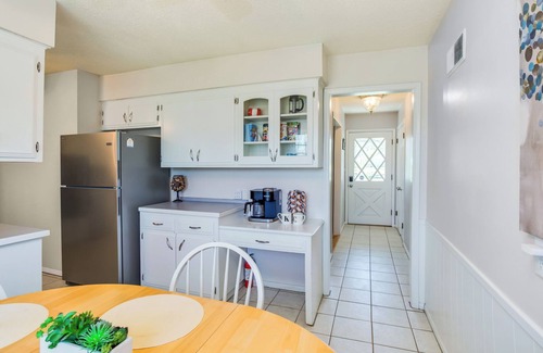 Merriam House | Charming Mid-Century Ranch w/Dual Living Space