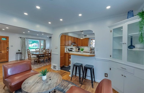 Meadowthorpe House | Charming mid-century home with huge patio close to Rupp, UK, and Keeneland