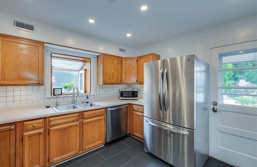 Meadowthorpe House | Charming mid-century home with huge patio close to Rupp, UK, and Keeneland