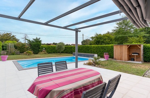 Mimizan House | Charming Mimizan Home with Pool, Near Lake, 2 Beds, WiFi and Optional Amenities
