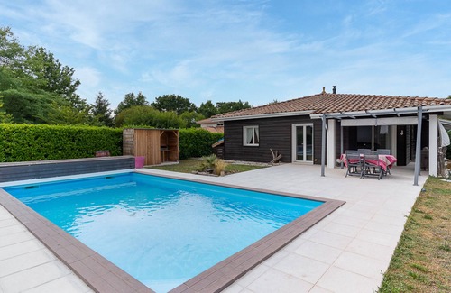 Mimizan House | Charming Mimizan Home with Pool, Near Lake, 2 Beds, WiFi and Optional Amenities