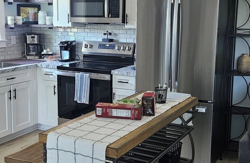 Spokane Apartment | Charming, modern 1-bedroom apartment in a lovely, quiet and safe neighborhood.