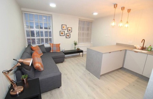 Preston Apartment | Charming Modern 2BR Flat in Central Preston