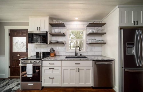 Pella House | Charming, modern and cozy retreat on the bike path