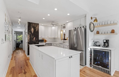 Isle of Palms House | Charming, Modern Beach Home Prime Location on Quiet Street 5 Min Walk to Beach!