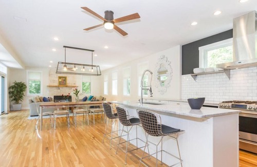 Sag Harbor House | CHARMING MODERN BEACH BUNGALOW