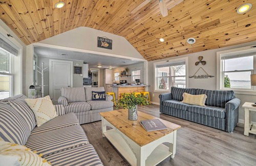 Prudenville Cottage | Charming Modern Cottage on Houghton Lake!