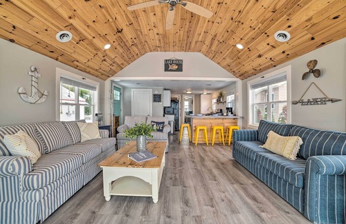 Prudenville Cottage | Charming Modern Cottage on Houghton Lake!