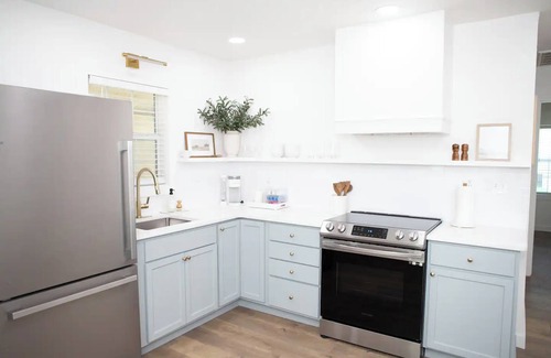 Belton House | Charming Modern Cottage Getaway – Cozy, Stylish, & Perfectly Located!