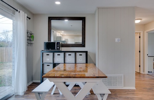 Fayetteville House | Charming modern duplex minutes to downtown Fayetteville
