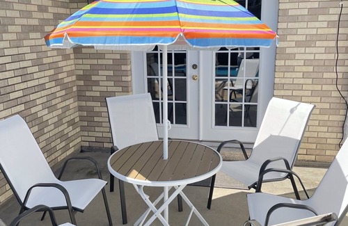 West End House | Charming Modern Home with a Pool -10 minutes to French Quarter & Downtown