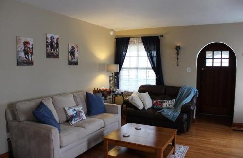 Jeffersonville House | Charming Modern Retreat Near Downtown Jeffersonville & Bob Hedge Park