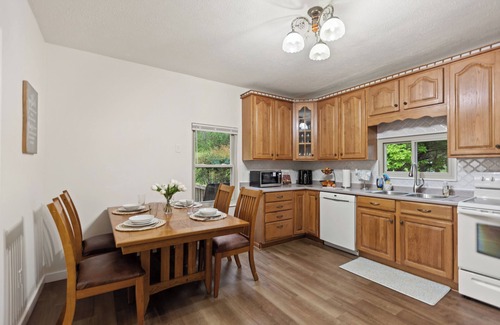 Rocky Top Cottage | Charming Mountain Cottage Near Norris Lake and ATV Trails in Rocky Top